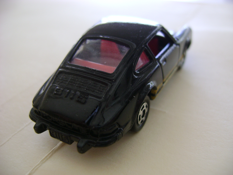 Illustration for article titled Restoration Project - Tomica 911